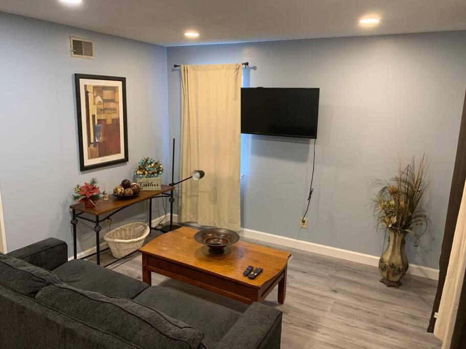 Blue Oval -king Bed-2bedrooms 1,5 Bath * Memphis