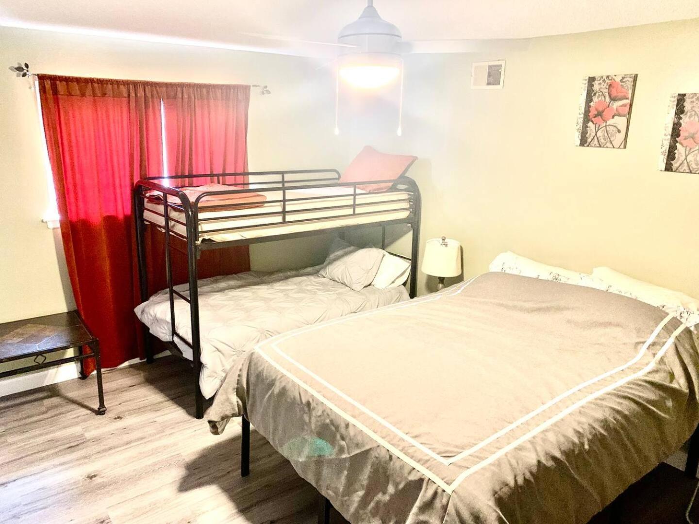 Blue Oval -king Bed-2bedrooms 1,5 Bath Holiday home