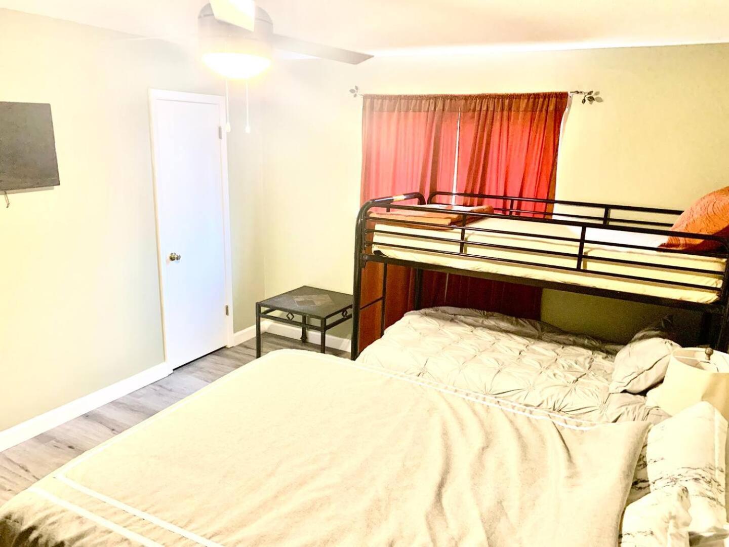 Holiday home Blue Oval -king Bed-2bedrooms 1,5 Bath Memphis